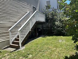 Cozy 3BR Beach House by the Sea