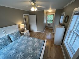 Cozy 3BR Beach House by the Sea