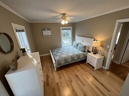 Cozy 3BR Beach House by the Sea