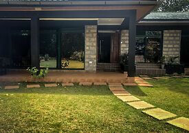 Stunning Karen Home With Modern Amenities