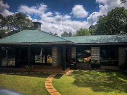 Stunning Karen Home With Modern Amenities