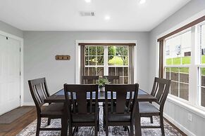Brookside Getaway - Spacious Sunroom