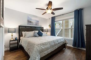 Brookside Getaway - Spacious Sunroom