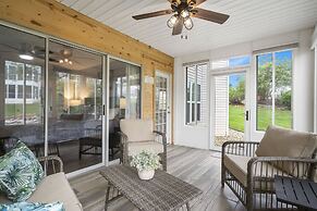 Brookside Getaway - Spacious Sunroom
