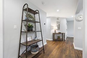 Brookside Getaway - Spacious Sunroom
