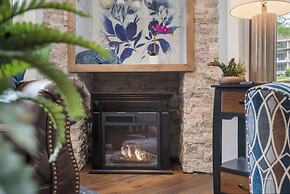 Brookside Getaway - Spacious Sunroom