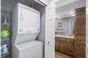 Brookside Getaway - Spacious Sunroom