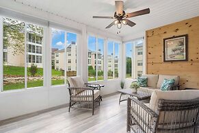 Brookside Getaway - Spacious Sunroom
