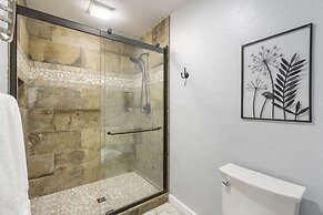 Brookside Getaway - Spacious Sunroom