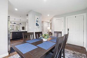 Brookside Getaway - Spacious Sunroom