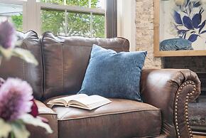 Brookside Getaway - Spacious Sunroom