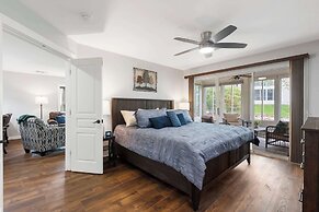 Brookside Getaway - Spacious Sunroom