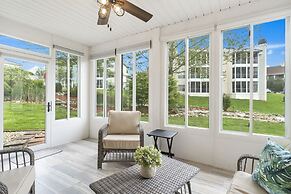 Brookside Getaway - Spacious Sunroom