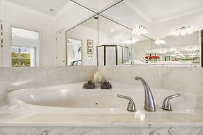 Kings Hideaway - Near DT!