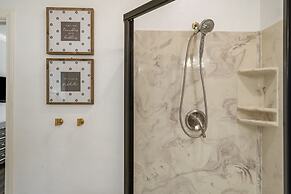 Kings Hideaway - Near DT!