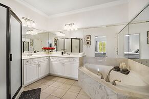 Kings Hideaway - Near DT!