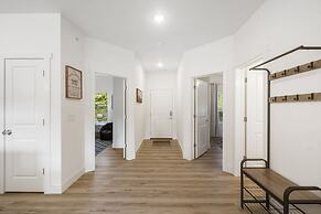 New Lakeview Penthouse - Amenities Galore!