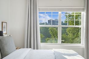 New Lakeview Penthouse - Amenities Galore!