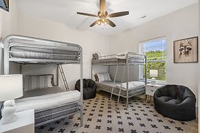 New Lakeview Penthouse - Amenities Galore!