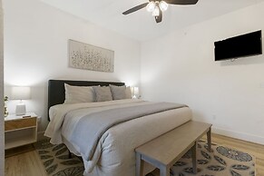 New Lakeview Penthouse - Amenities Galore!