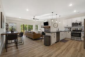 New Lakeview Penthouse - Amenities Galore!