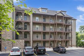 New Lakeview Penthouse - Amenities Galore!