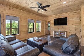 Pet Friendly Cabin Hot Tub, Games & Fishing Pond