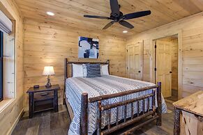 Pet Friendly Cabin Hot Tub, Games & Fishing Pond