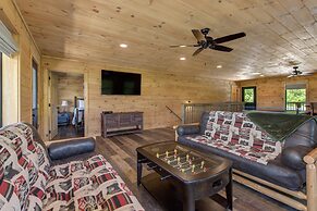 Pet Friendly Cabin Hot Tub, Games & Fishing Pond