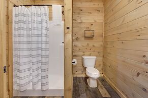 Pet Friendly Cabin Hot Tub, Games & Fishing Pond