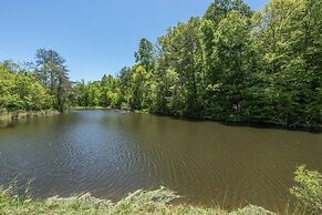 Pet Friendly Cabin Hot Tub, Games & Fishing Pond