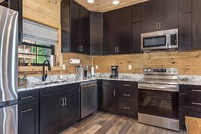 Pet Friendly Cabin Hot Tub, Games & Fishing Pond