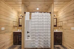 Pet Friendly Cabin Hot Tub, Games & Fishing Pond