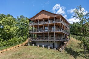 Pet Friendly Cabin Hot Tub, Games & Fishing Pond