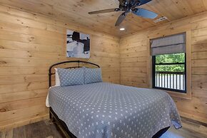 Pet Friendly Cabin Hot Tub, Games & Fishing Pond