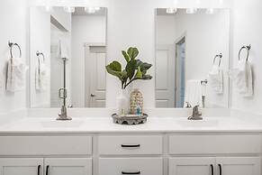 New Lakeside Haven - Picturesque