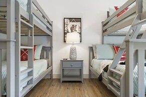 New Lakeside Haven - Picturesque