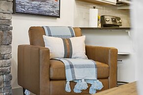 New Lakeside Haven - Picturesque