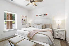 New Lakeside Haven - Picturesque