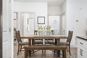 New Lakeside Haven - Picturesque