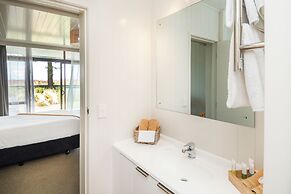 Whispering Sands Motel