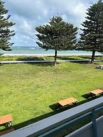 Whispering Sands Motel