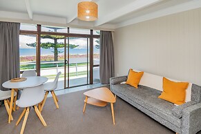 Whispering Sands Motel