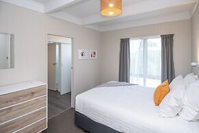 Whispering Sands Motel