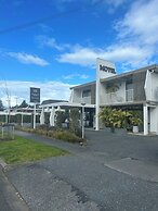 Whispering Sands Motel