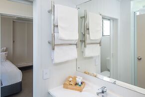 Whispering Sands Motel