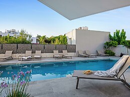 Sanders Olive - Chic 1-bdr Apt With Shared Pool