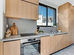 Sanders Olive - Chic 1-bdr Apt With Shared Pool