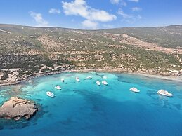 Sanders Olive - Chic 2-bdr Apt With Shared Pool