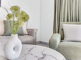 Sanders Olive - Chic 2-bdr Apt With Shared Pool